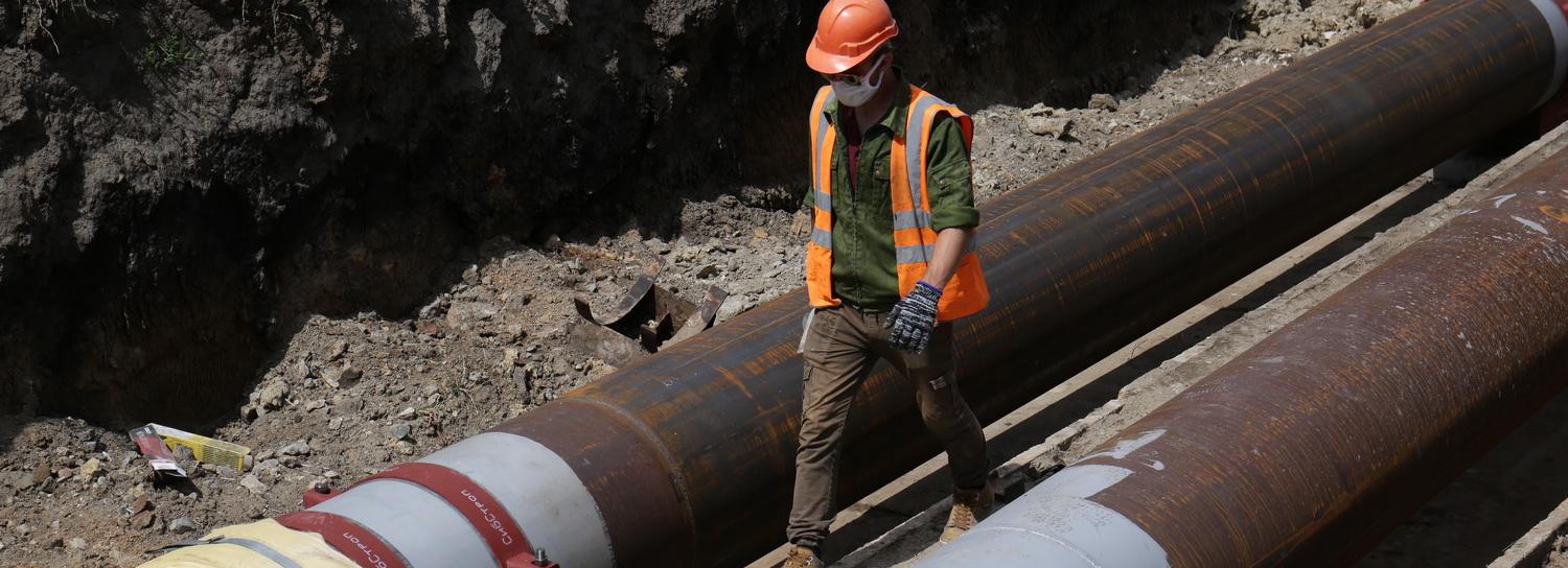 Теплотрассу в дамбе Октябрьского моста заменят к 15 сентября