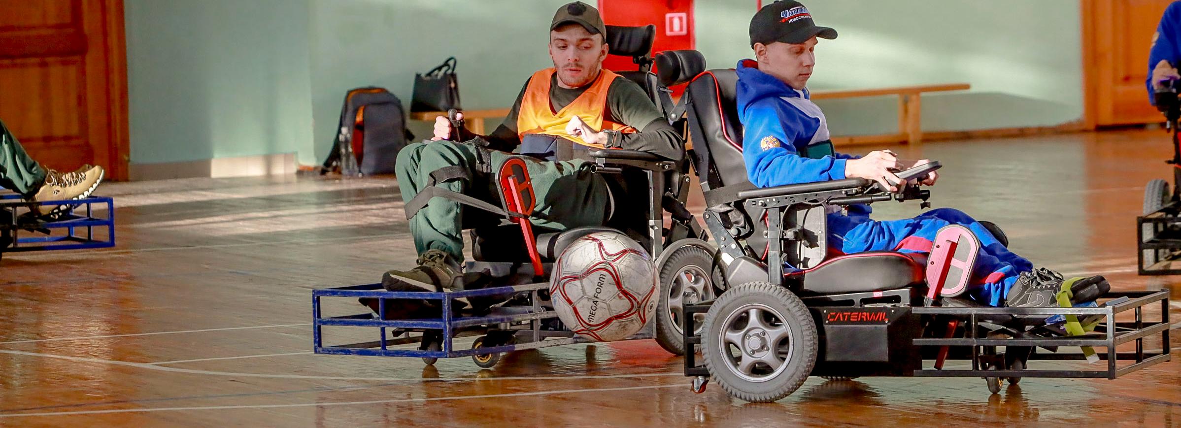 Ветераны спецоперации сыграли в футбол на колясках «Катэрвил»