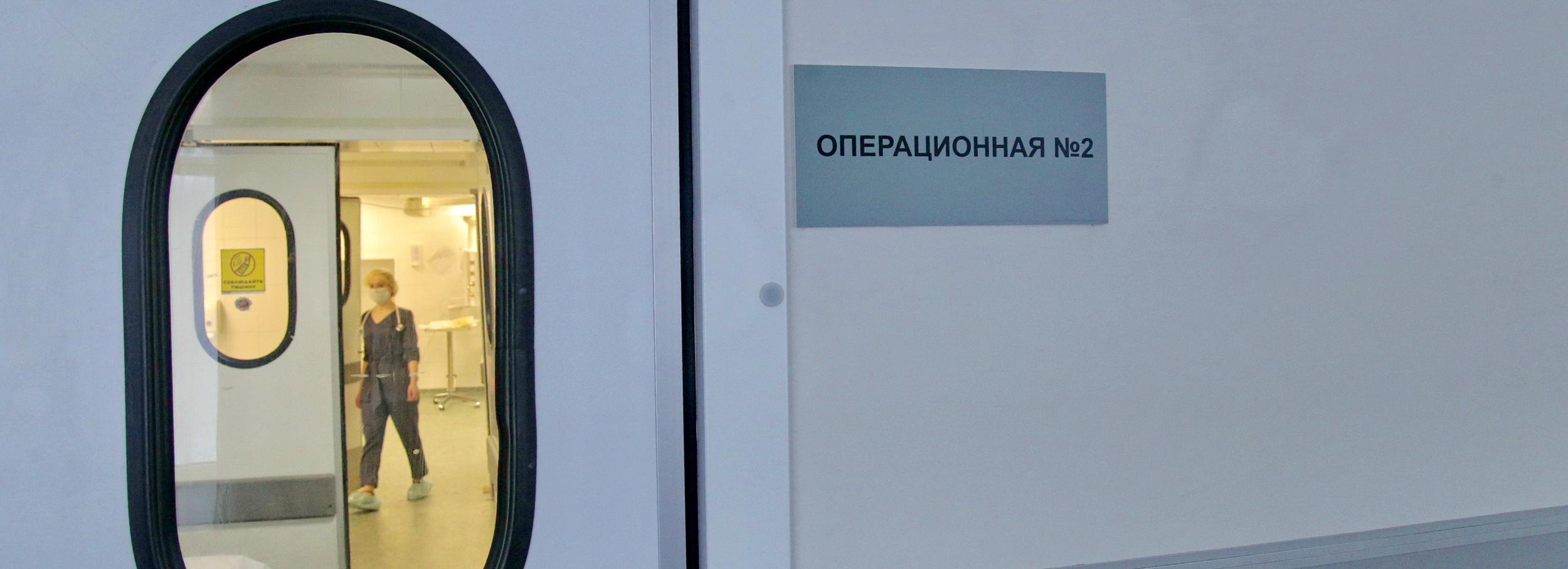 Минус 13 кг за операцию: хирурги отрезали пациентке жировой «фартук»