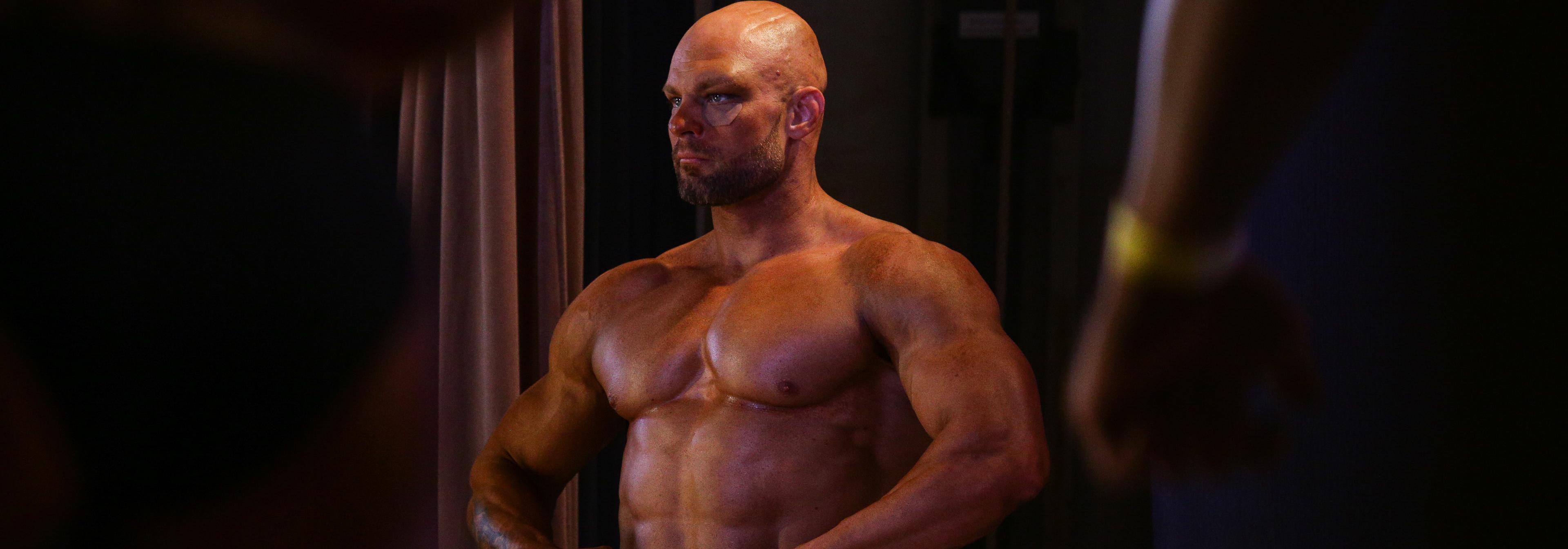 Горы мышц и сияющие стразы: в Новосибирске прошёл кубок по бодибилдингу