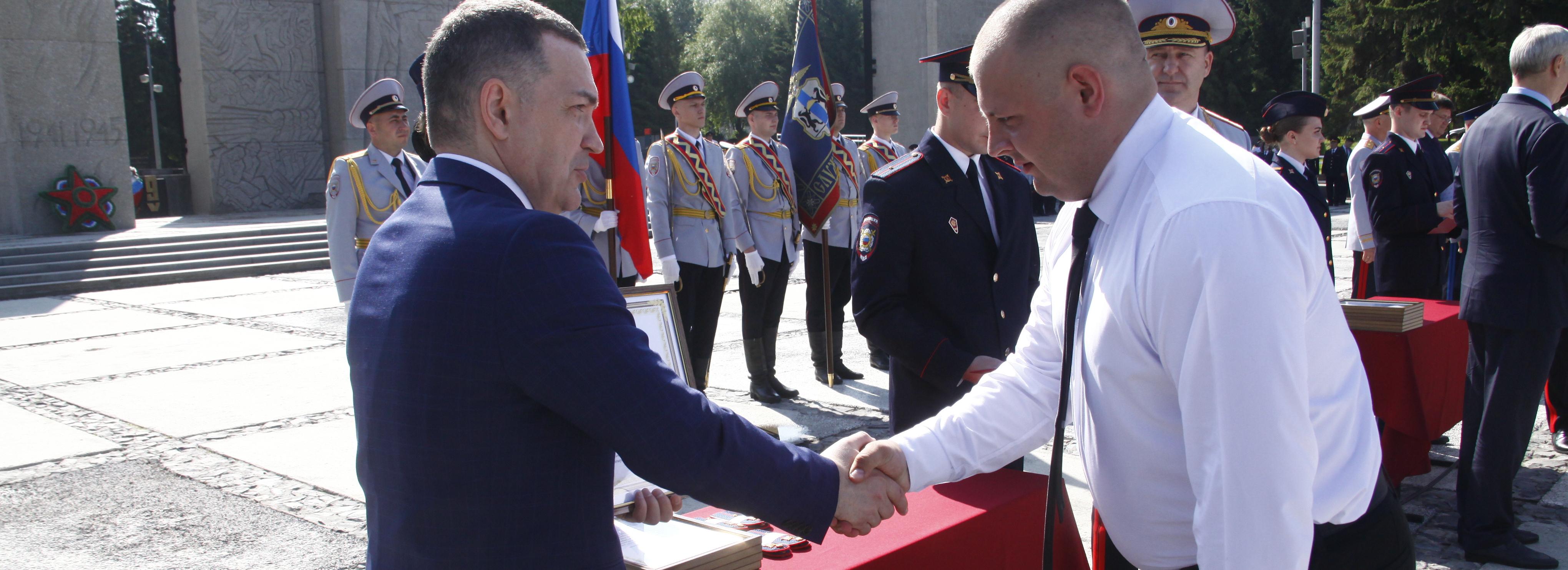 Мэр Кудрявцев: молодым полицейским вручили первые офицерские погоны