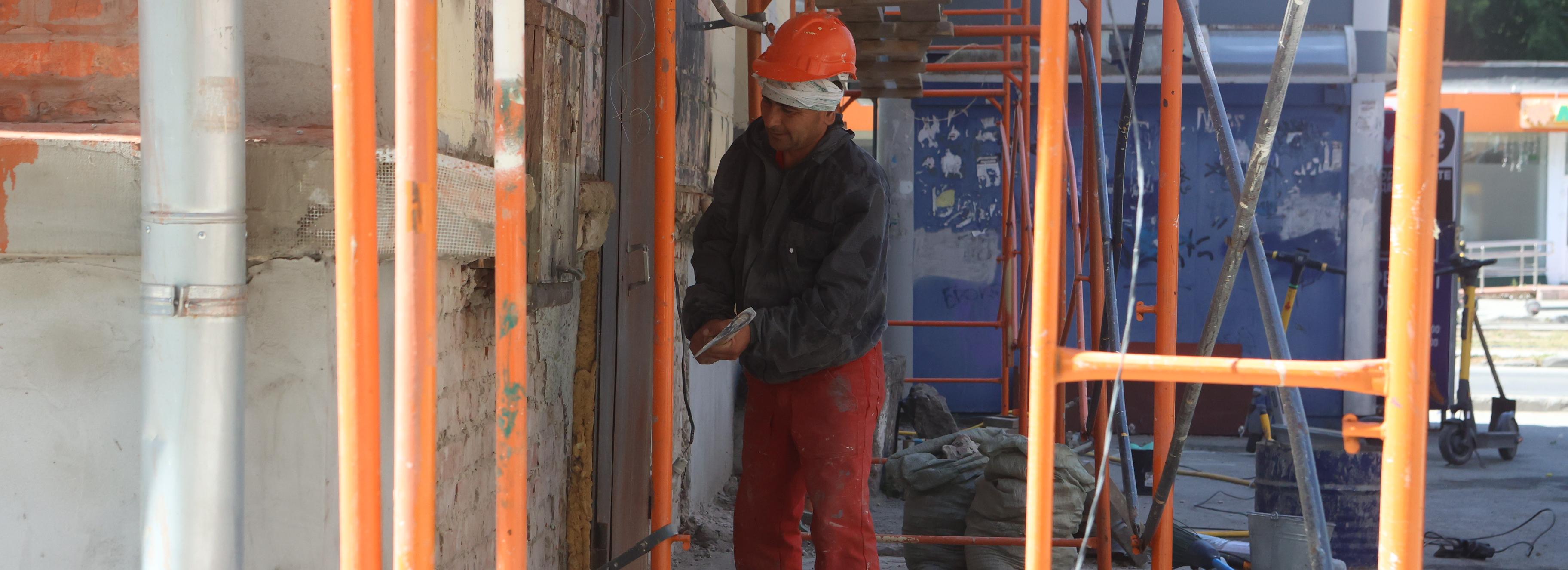 Сотню фасадов обновят в 2025 году: как меняются хрущёвки на Блюхера