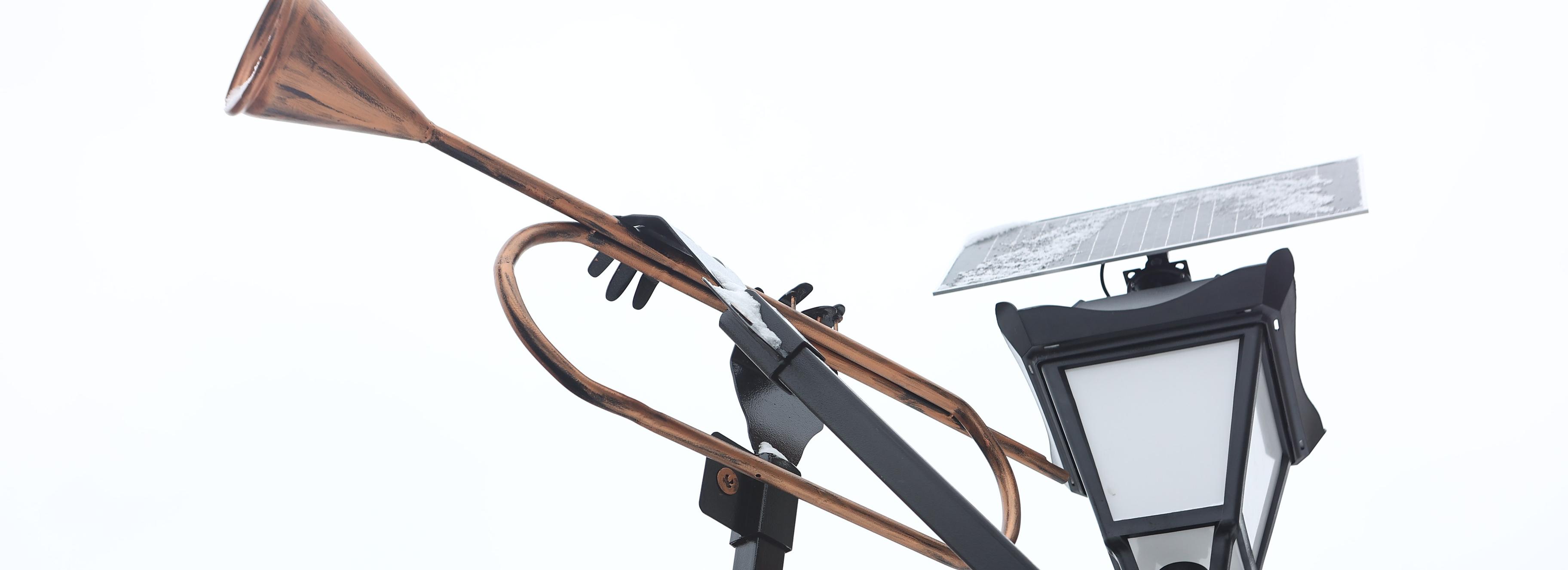 Мэр Кудрявцев открыл сквер с фонарями-музыкантами в Новосибирске