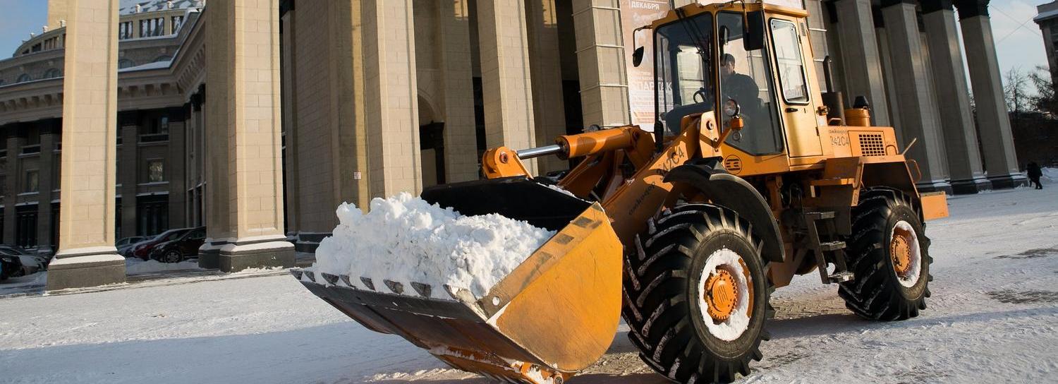 Снег и лёд вывезут из Театрального сквера в ночь на 7 апреля