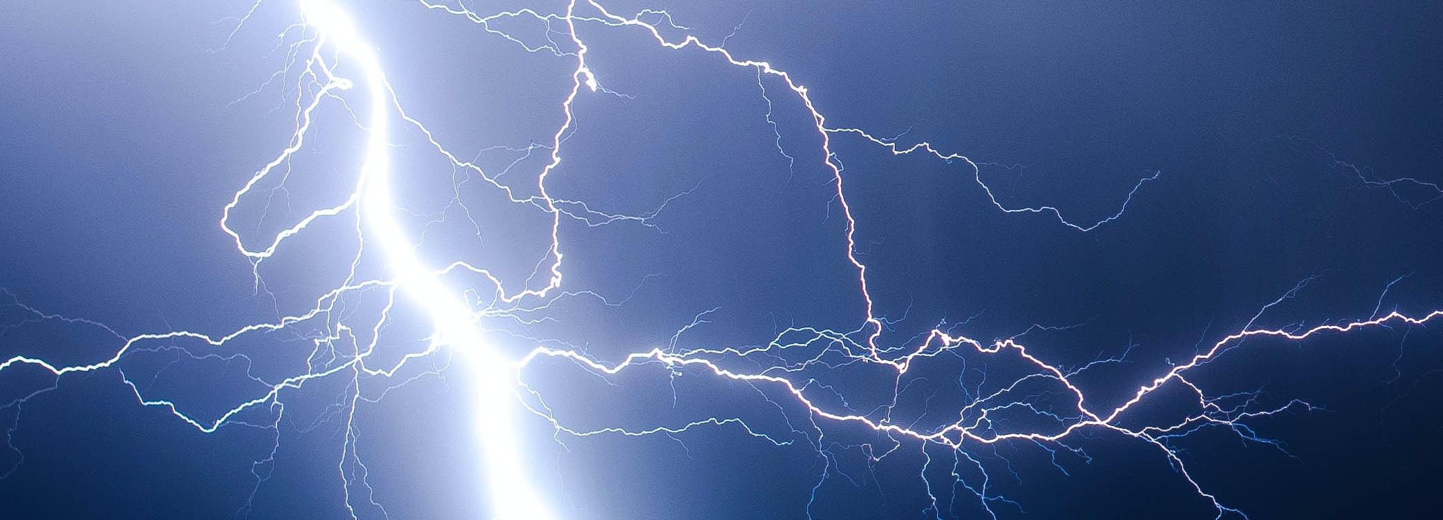 Подросток-пастух погиб от удара молнии в шалаш в Новосибирской области