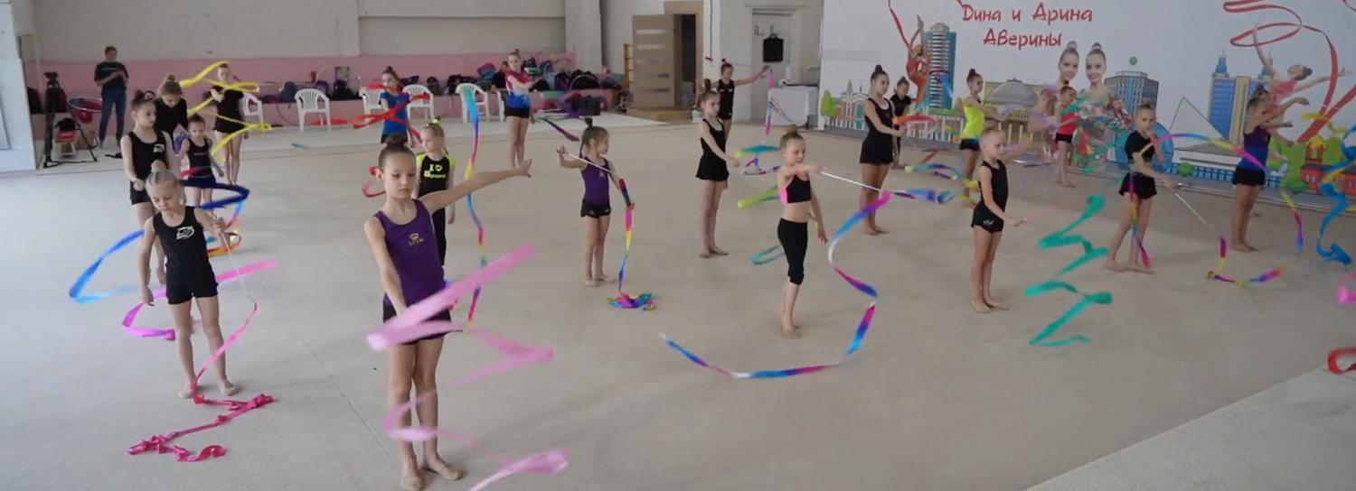 Знаменитые близняшки-гимнастки провели мастер-класс в Новосибирске