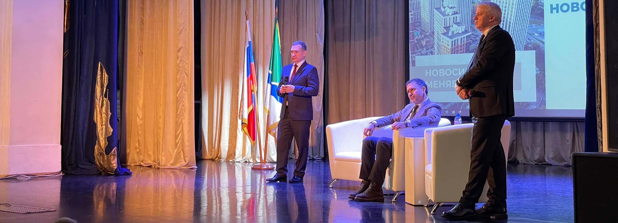 Ветхие дома, пробки и ливнёвки: о чём спрашивали мэра жители левобережья