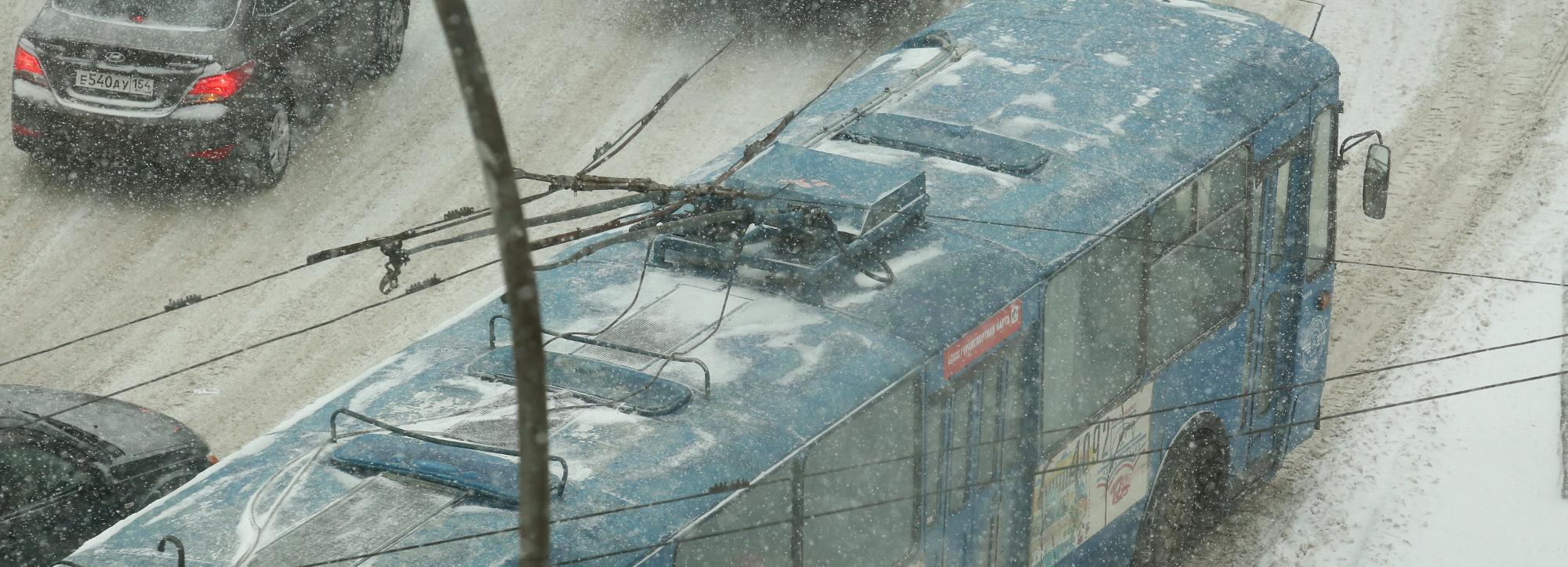 Снег с дождём и метели снизят видимость на дорогах Новосибирска