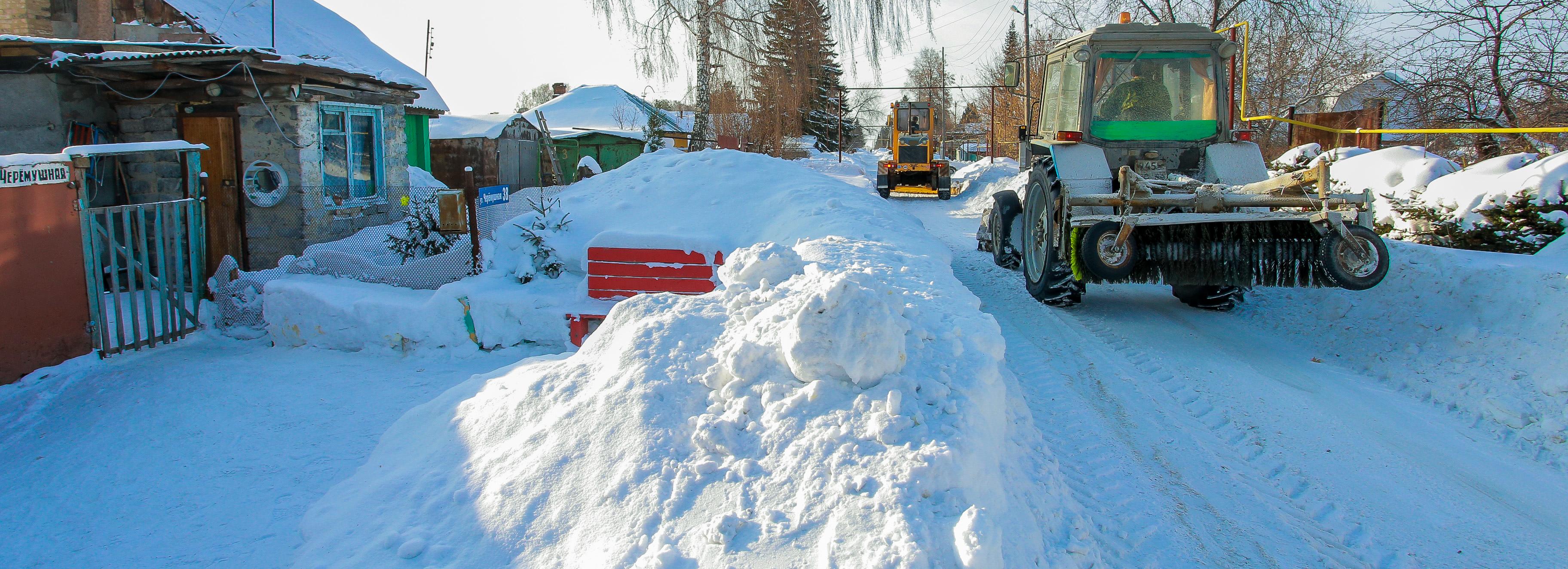 Ни проехать, ни пройти: частный сектор спасают от снежного плена
