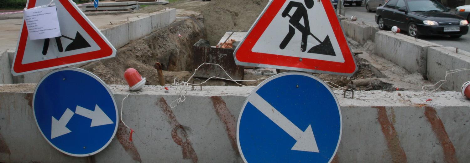 На четыре метра сузили улицу Серебренниковскую