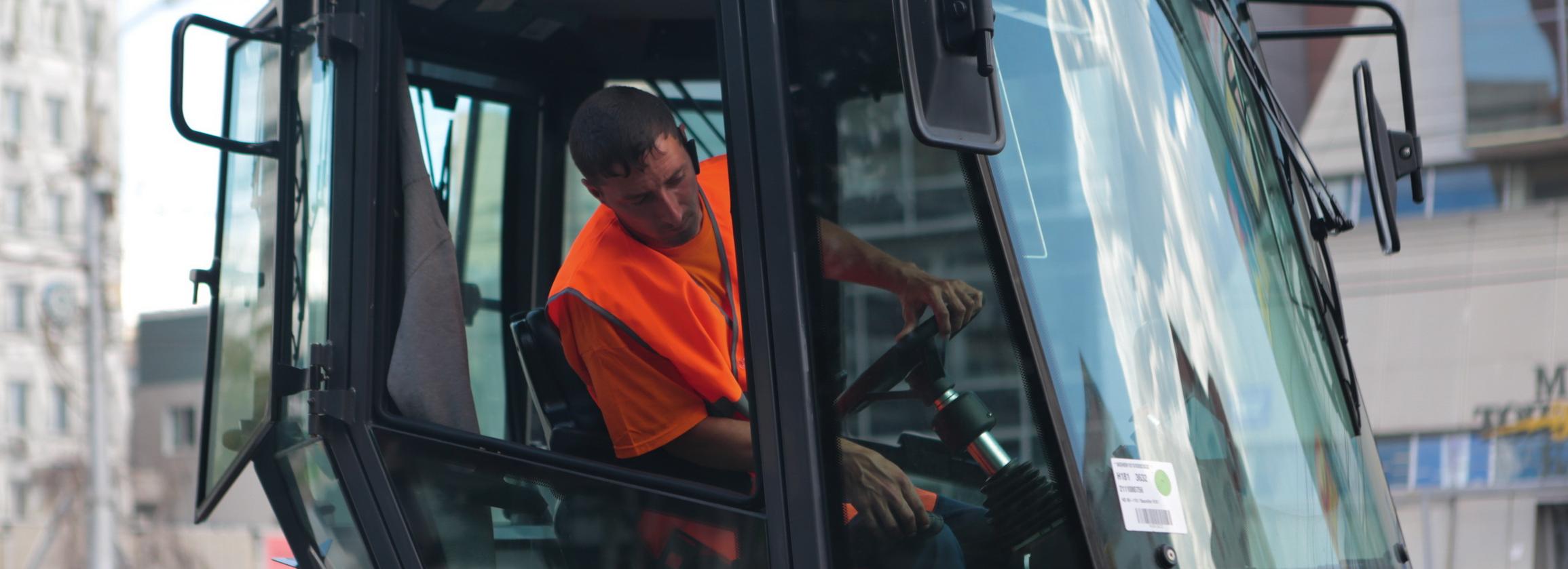 Реконструкцию проспекта Дзержинского продолжат летом 2023 года