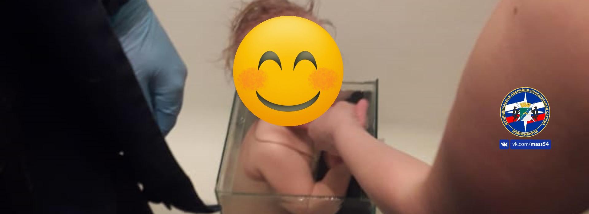 Двухлетняя девочка застряла в аквариуме для улиток в Новосибирске