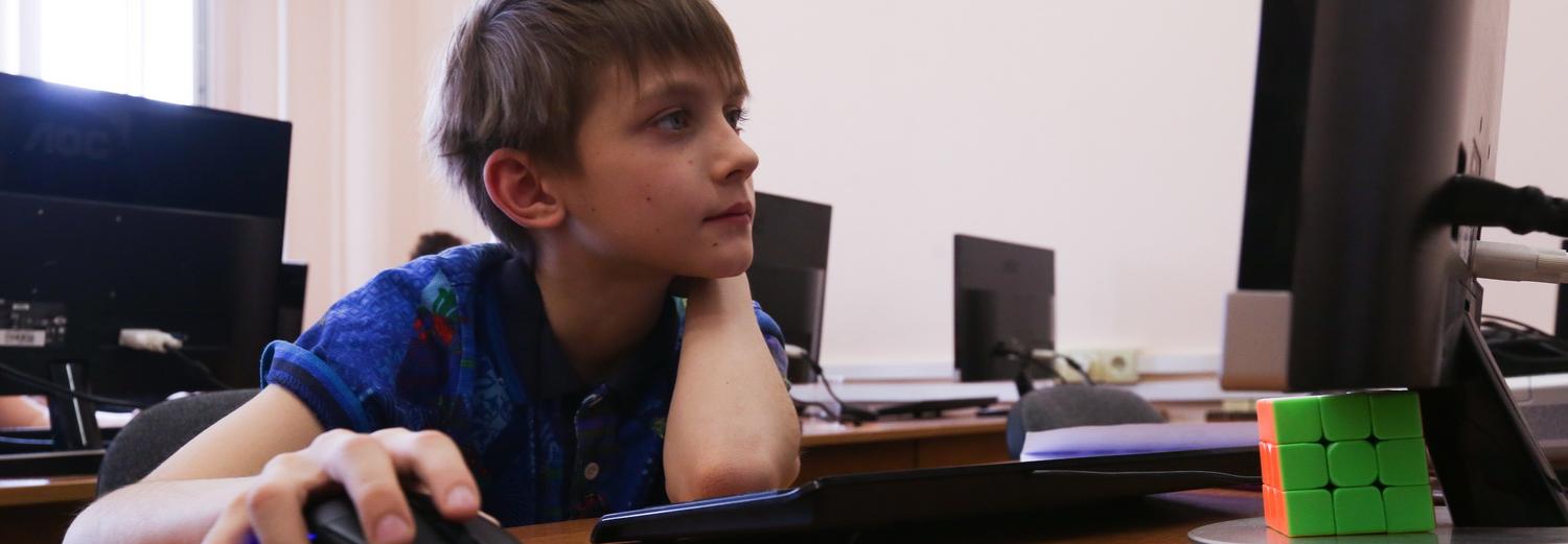 Уроки по 30 минут: как новосибирские школьники учатся на дистанционке