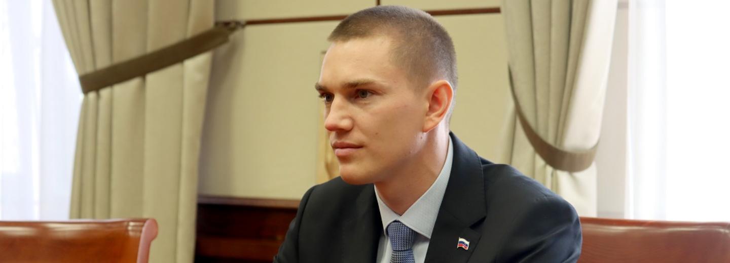 Участник программы «Время героев» стажируется в полпредстве СФО