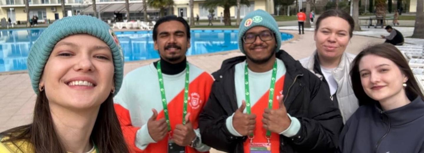 Студентки НГТУ пообщались с журналистами из Индии на фестивале в Сочи