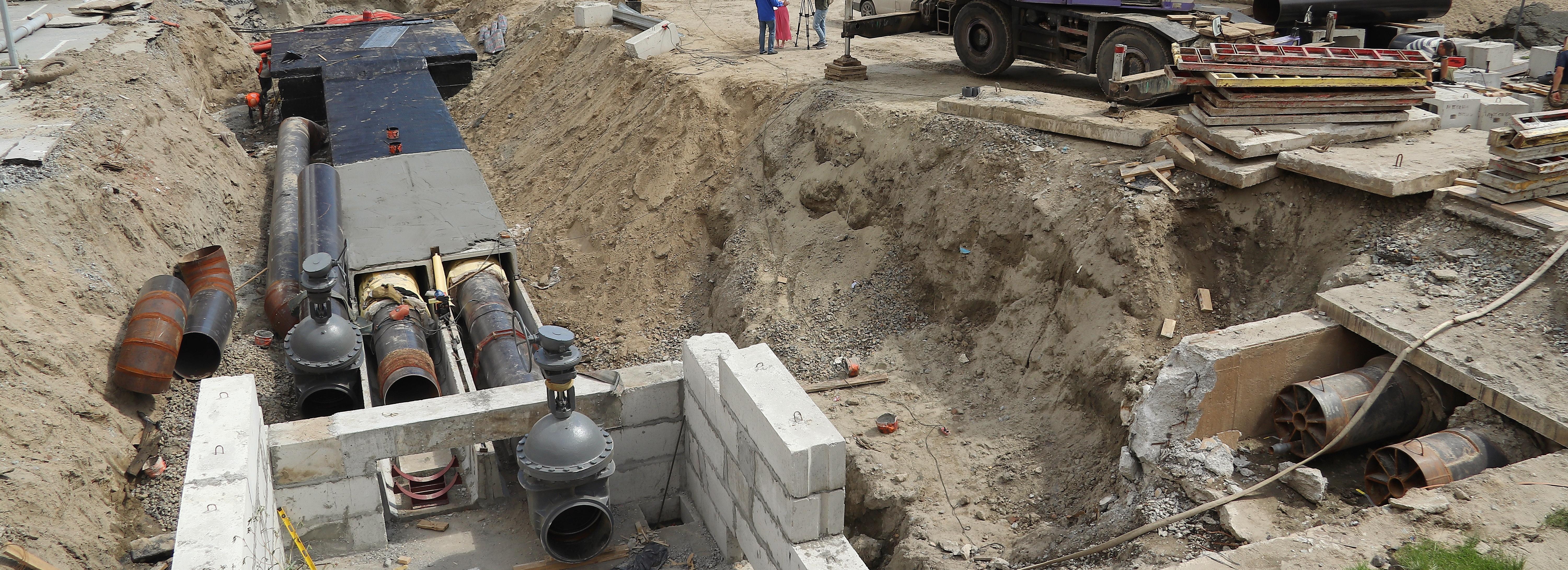 Разрытую Ипподромскую сняли с воздуха — там видно, как идёт ремонт труб