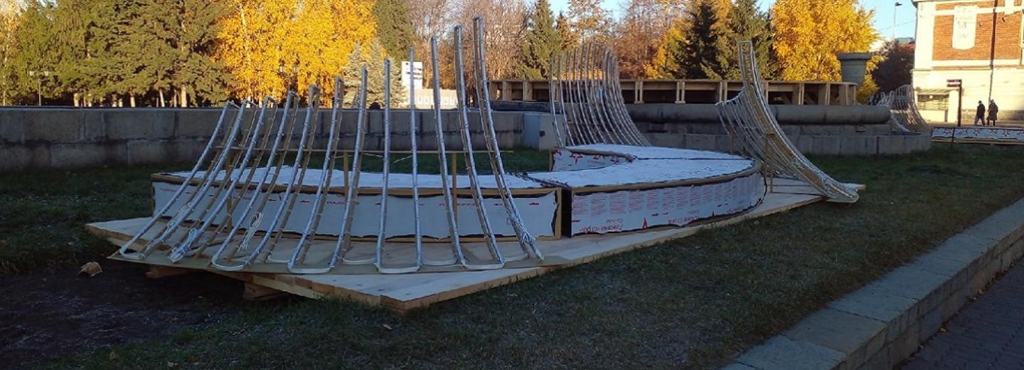 Светодиодный фонтан начали монтировать в Первомайском сквере