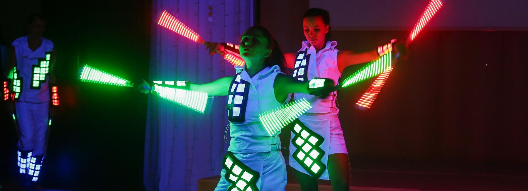 Афиша выходных: голос Гагарина, «Иван Кайф» и шоу молний