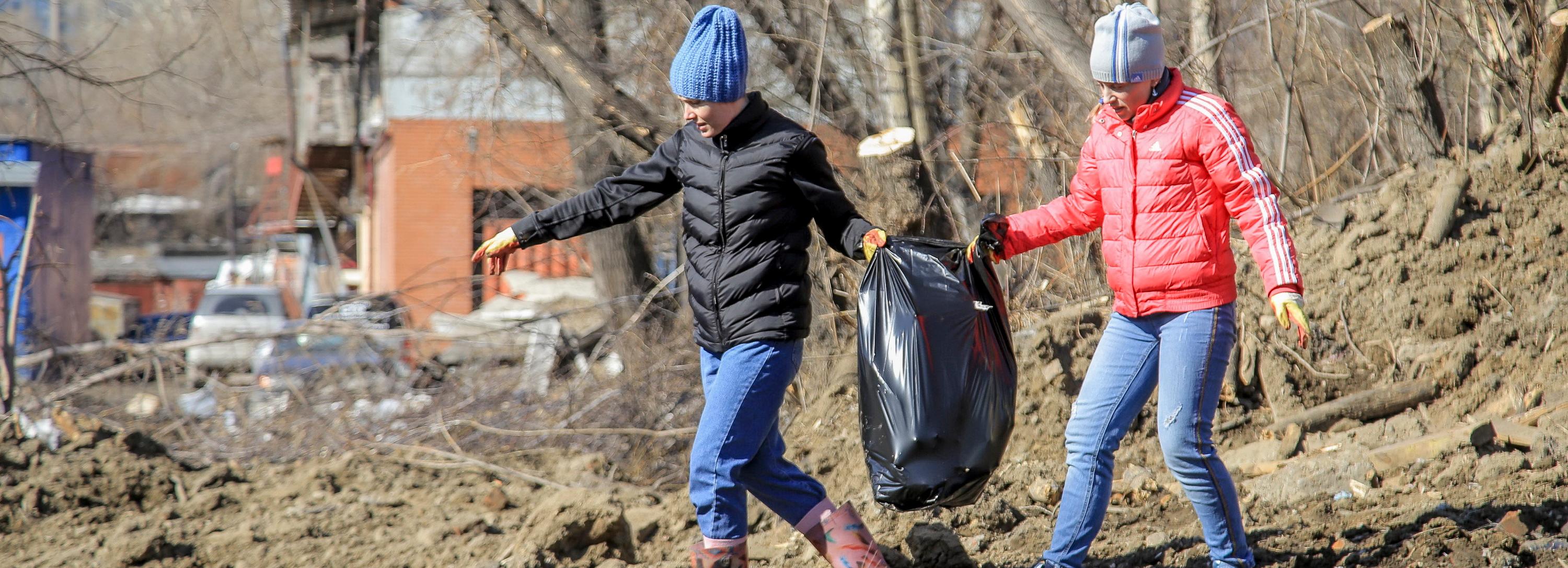 4,5 тысячи тонн грязи и мусора вывезли с улиц во время субботника