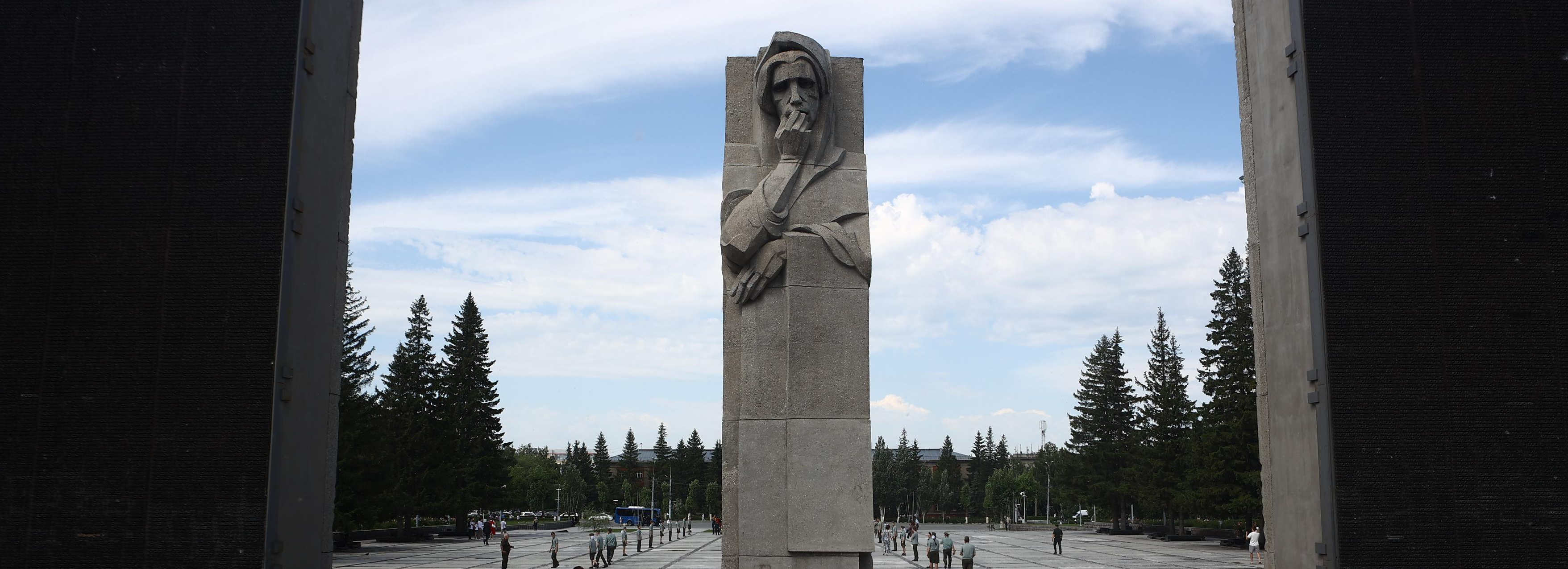 Подрядчика ремонта аллеи у Монумента Славы обязали устранить брак