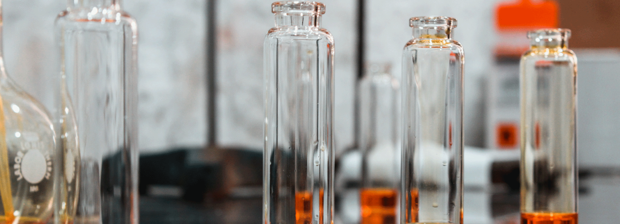 Три литра духов изъяли у иностранца в аэропорту Толмачёво