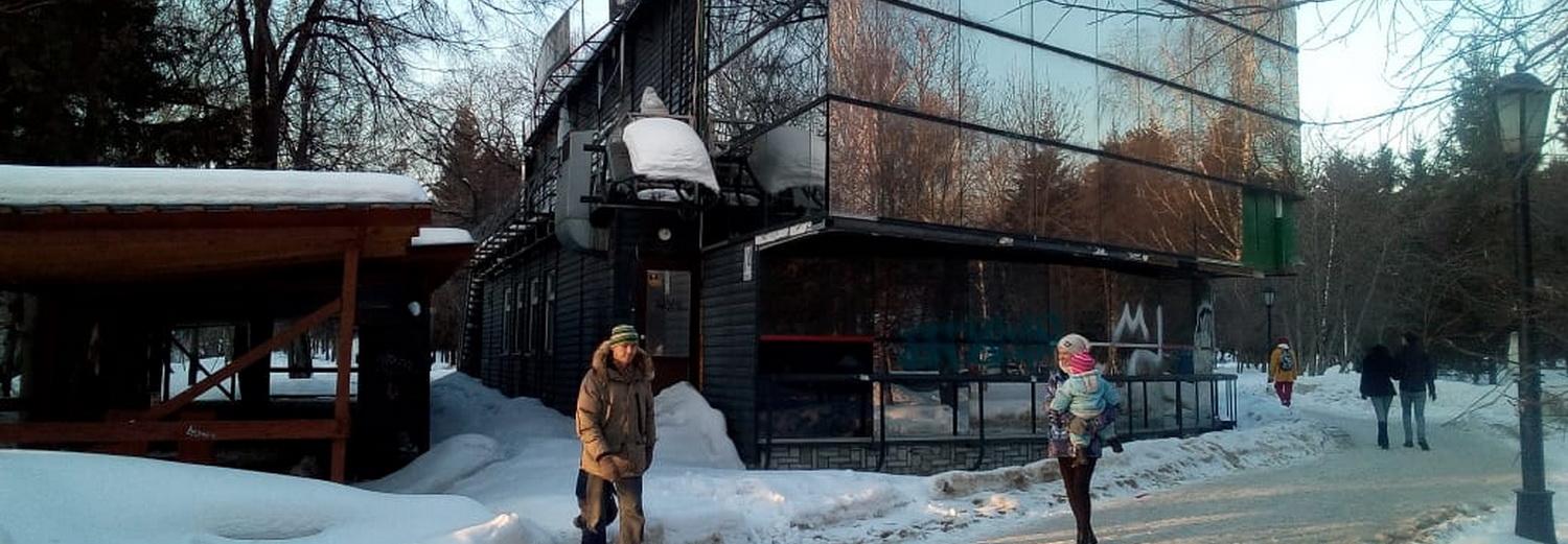 Стеклянному кафе «Сказка» в Первомайском сквере грозит снос