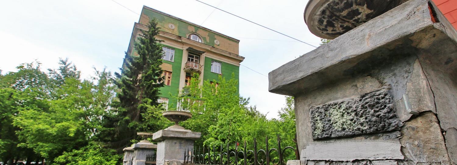 Самый красивый старинный дом в центре Новосибирска наконец отремонтируют