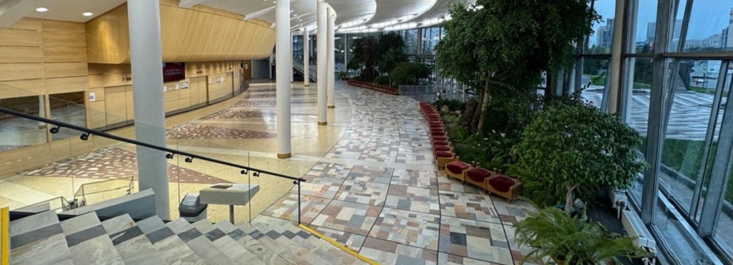 Театр «Глобус» встретил зрителей новыми фойе и «Дамой с собачкой»