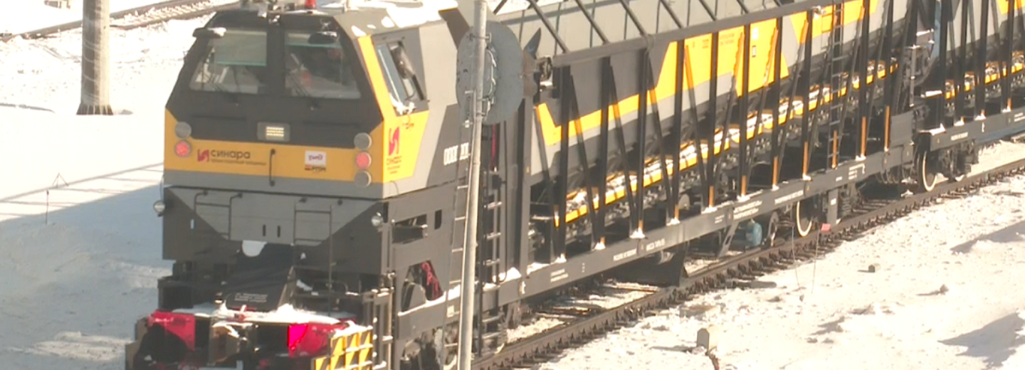 Новая самоходная техника ЗСЖД справляется с полутораметровыми сугробами