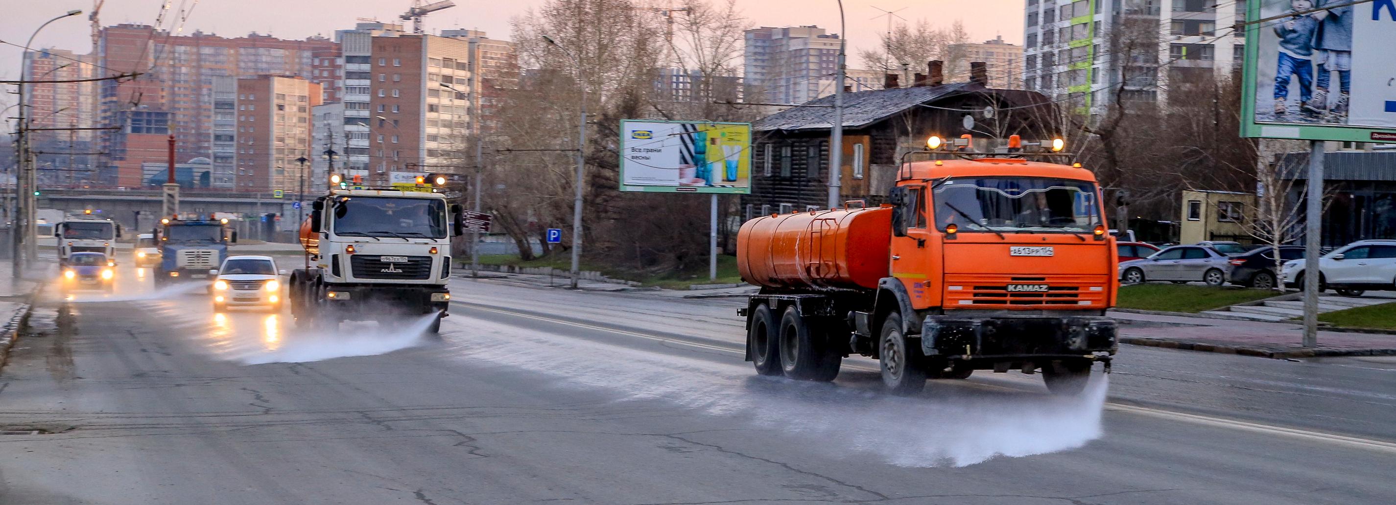 143 километра тротуаров вымыли за сутки в Новосибирске
