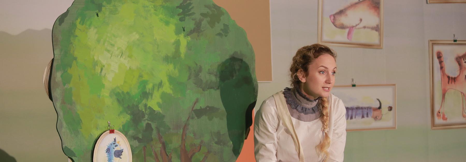 Сказки по телефону начали читать детям актёры «Первого театра»