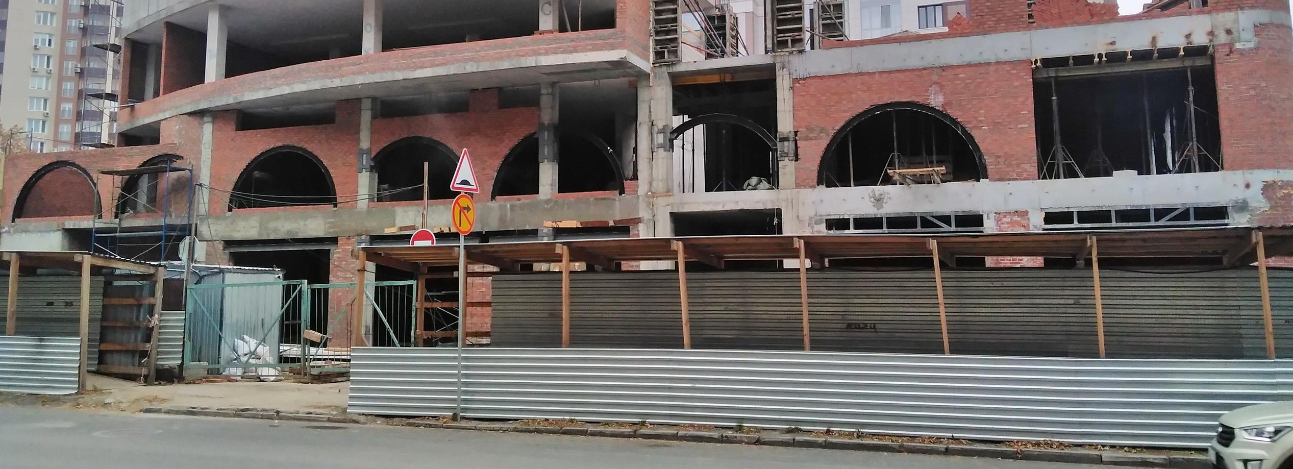 Долгострой «Кварсиса» возле «Ауры» сдадут через полтора года