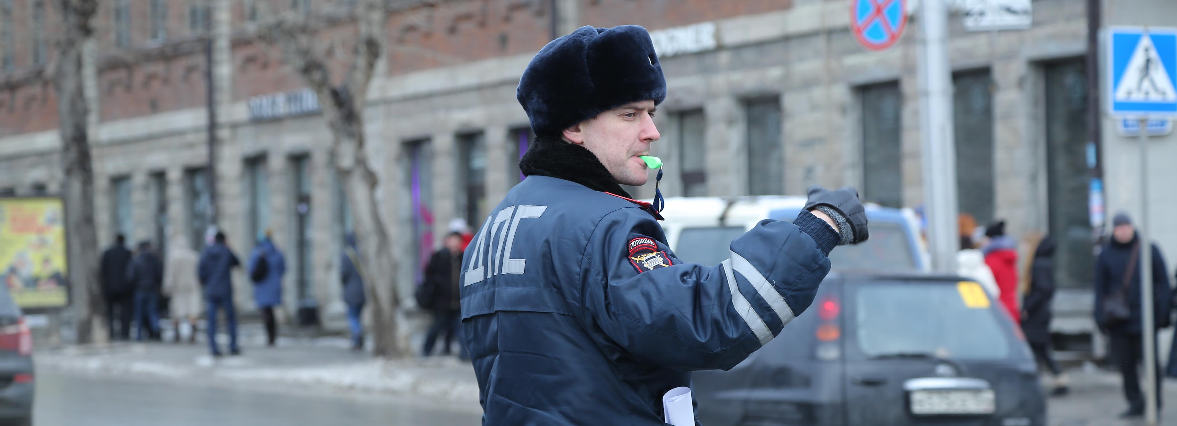 Водителя «Лэнд Крузера» с поддельным паспортом поймали в Новосибирске