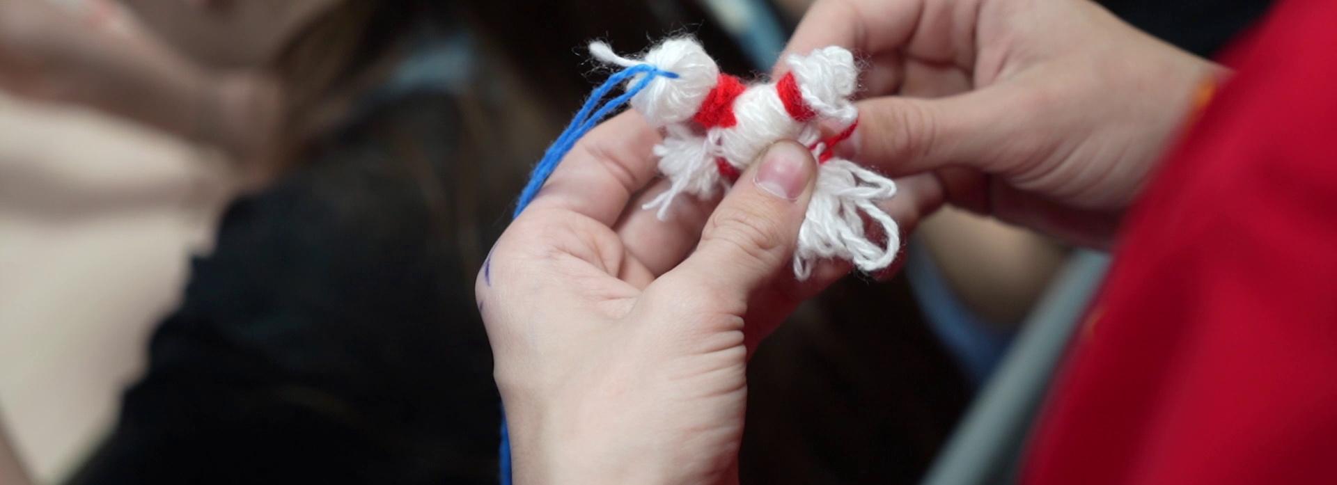 Школьники изготовили для бойцов 150 подарков с сухим душем и оберегами