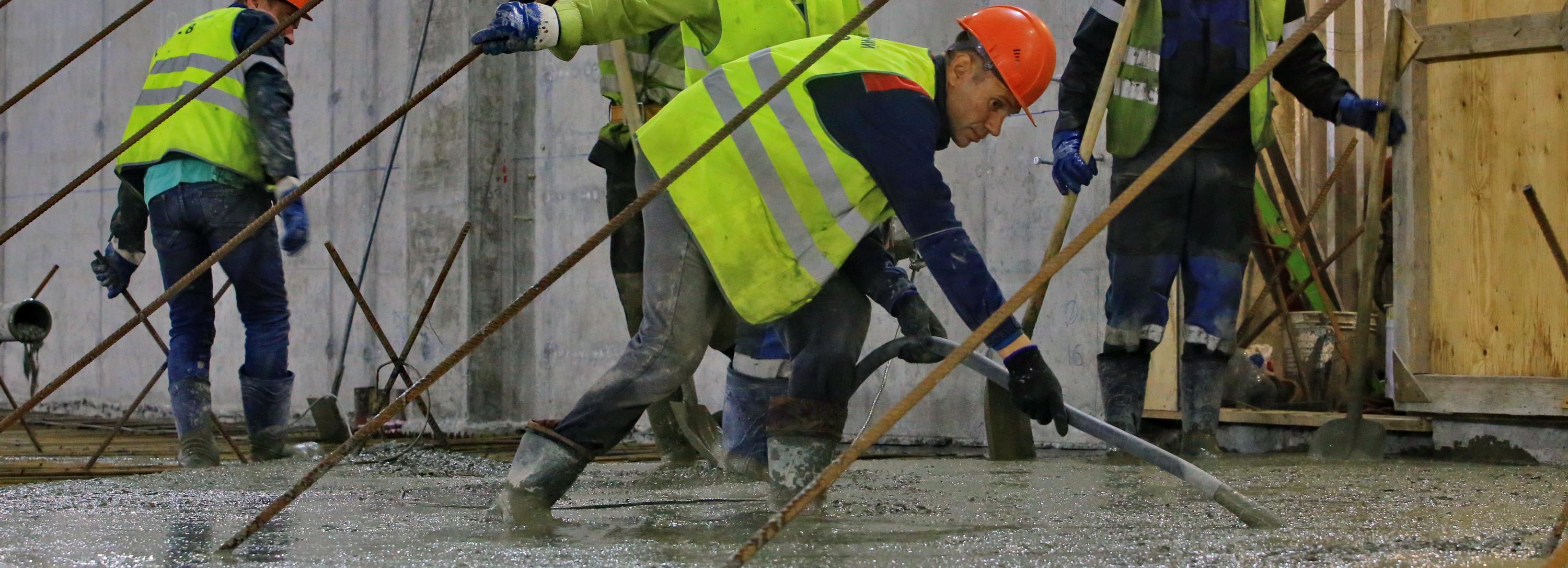 На станции метро «Спортивная» заканчивают бетонирование платформ