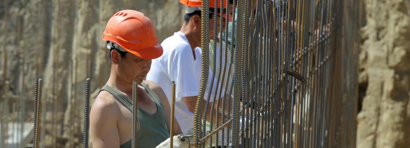 В Новосибирске мигрантам запретили работать в такси и продавать сигареты