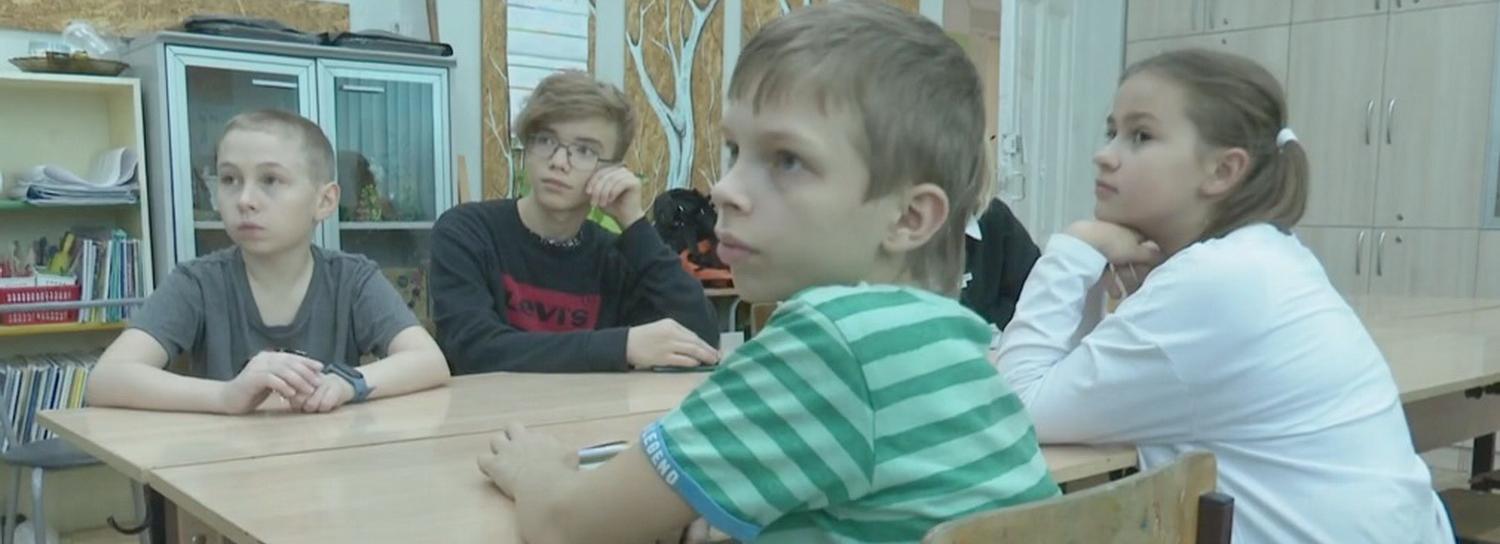 Языку глухих обучают юных журналистов из Новосибирска