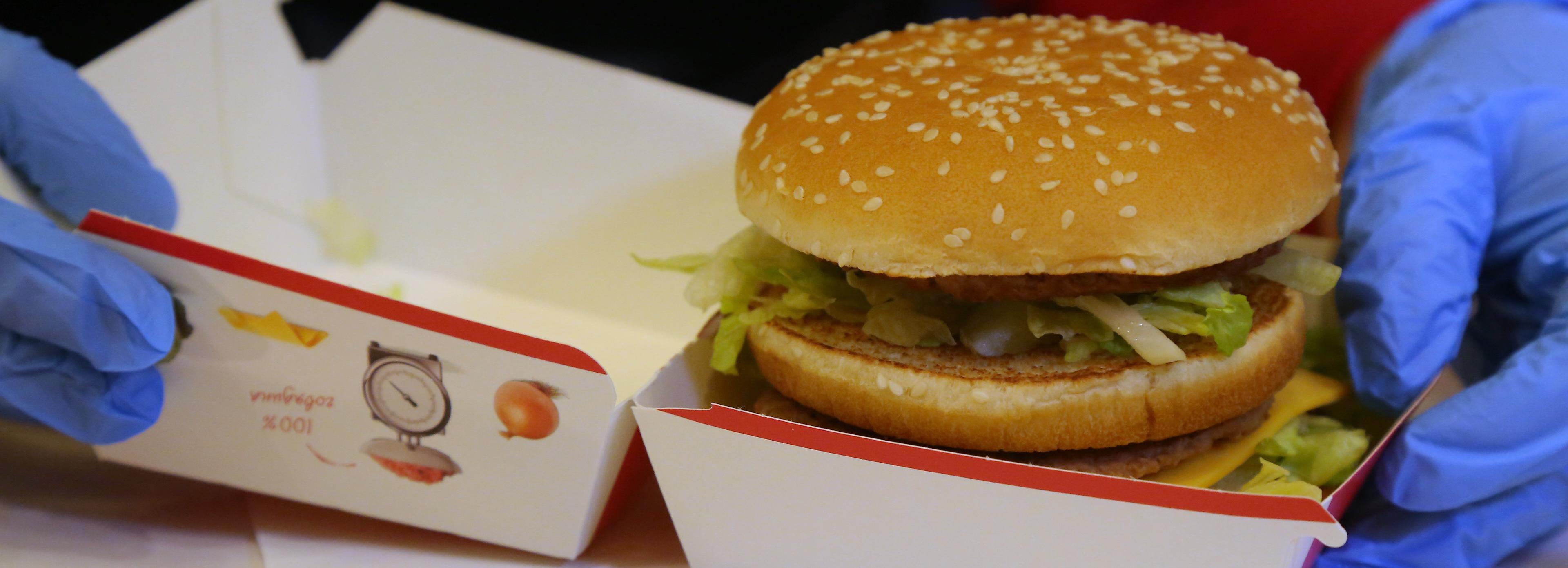 «Индекс бургера»: сколько бутербродов можно съесть на среднюю зарплату