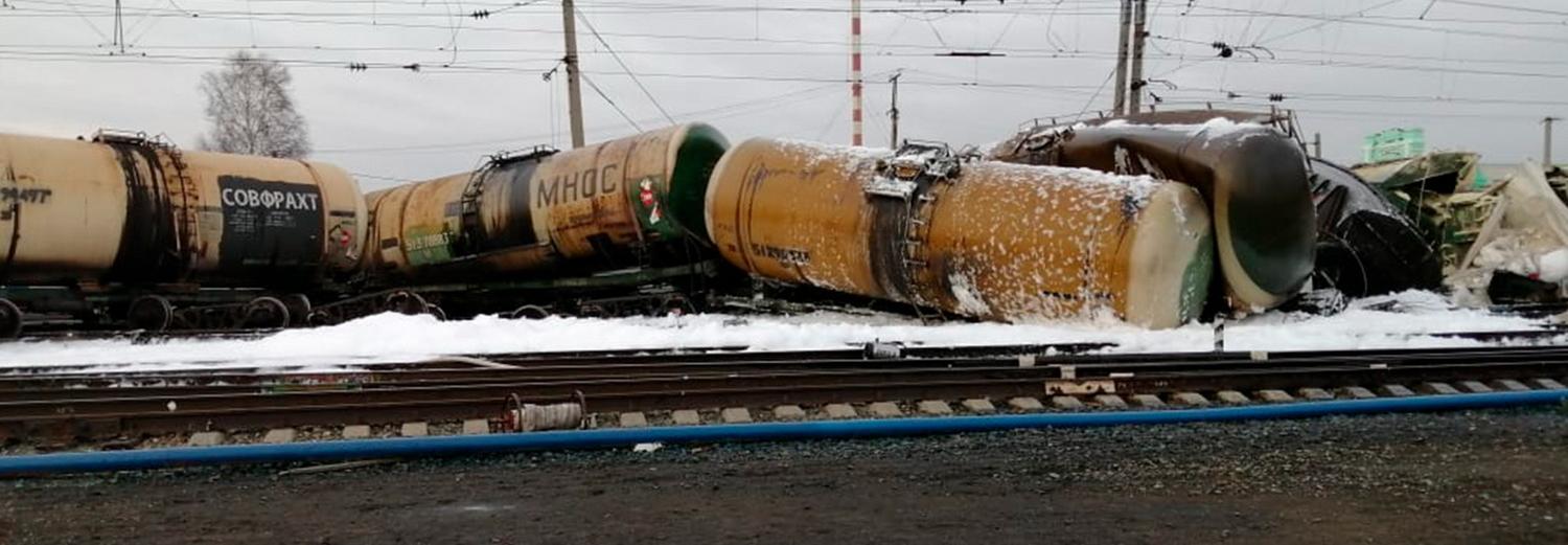 30 вагонов грузового поезда сошли с рельсов в Новосибирской области