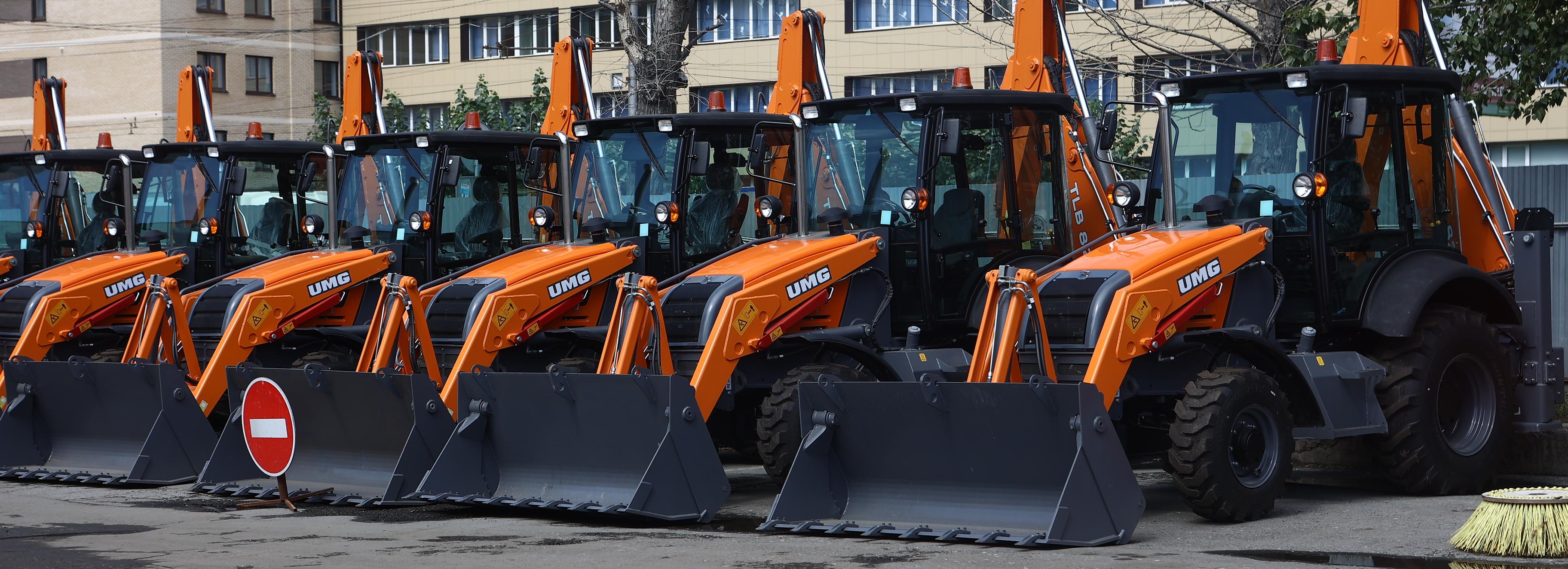 Новые экскаваторы и дорожные пылесосы поступили в Новосибирск