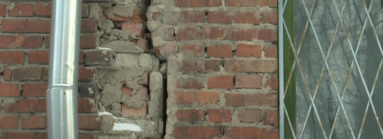 «Дом с трещиной» на Римского-Корсакова расселять не планируют