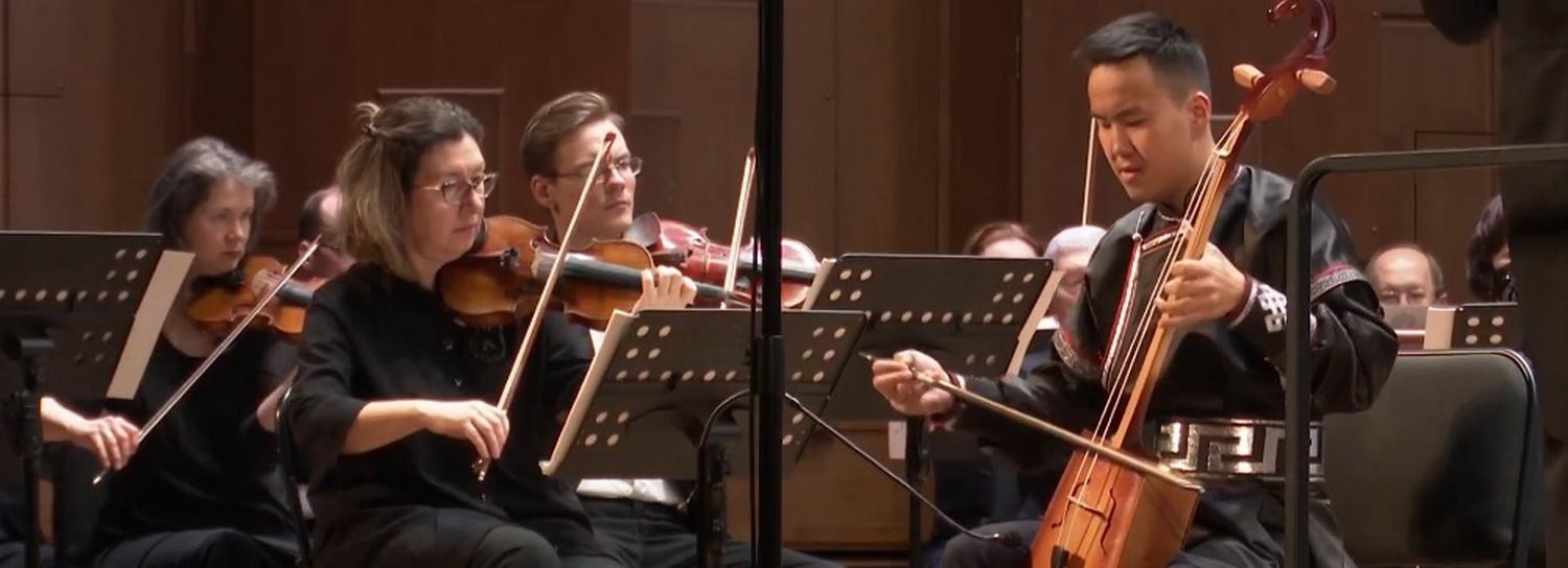 Слепой композитор из Бурятии сыграл на моринхуре вой ветра и топот копыт