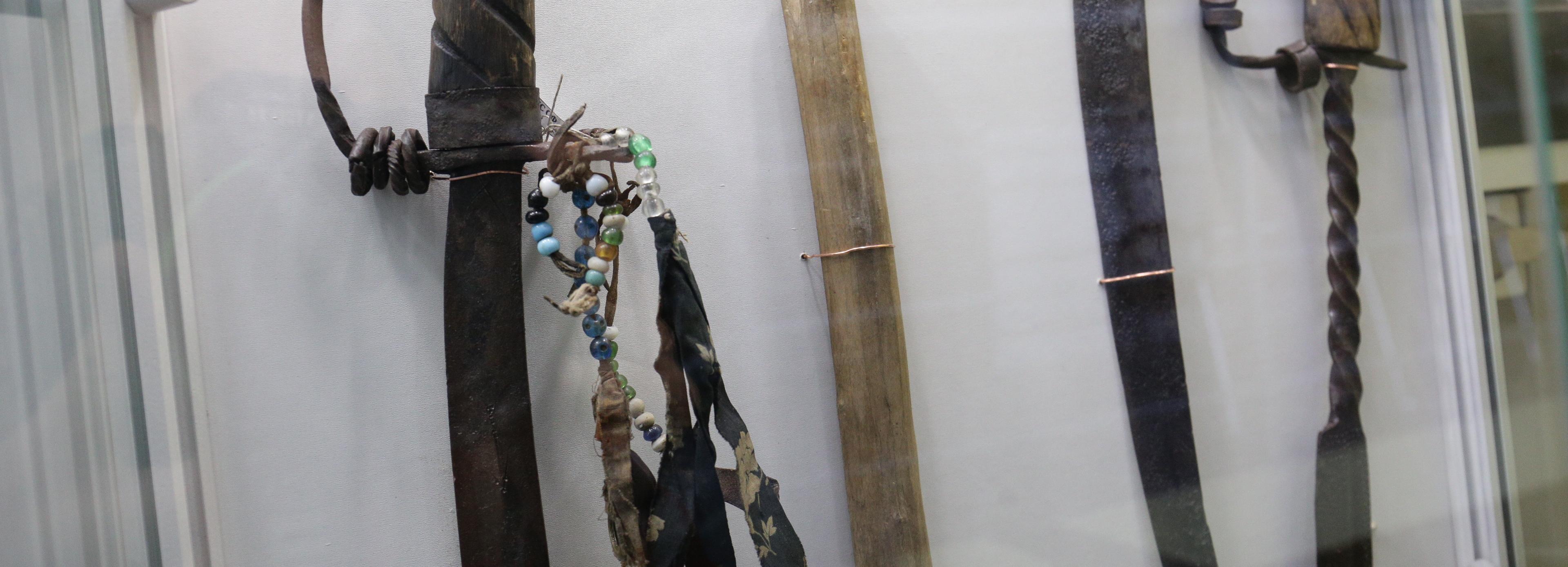 Оружие для шаманских обрядов выставили напоказ в Академгородке