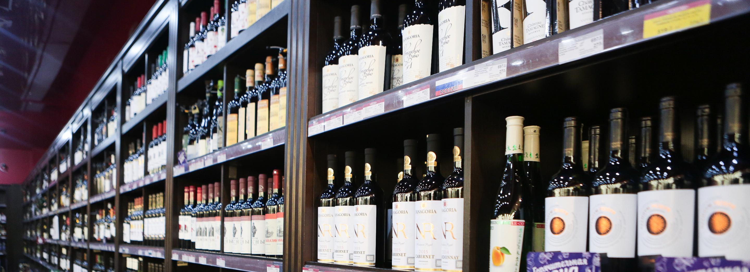 Новосибирский губернатор разрешил продавать алкоголь в микрорайоне Щ