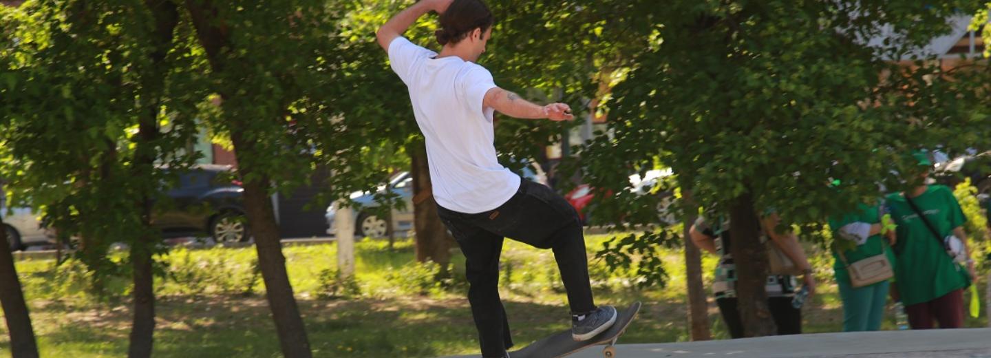 Разговор о спорте: скейтбордисты ждут новые фигуры в парке у ЛДС