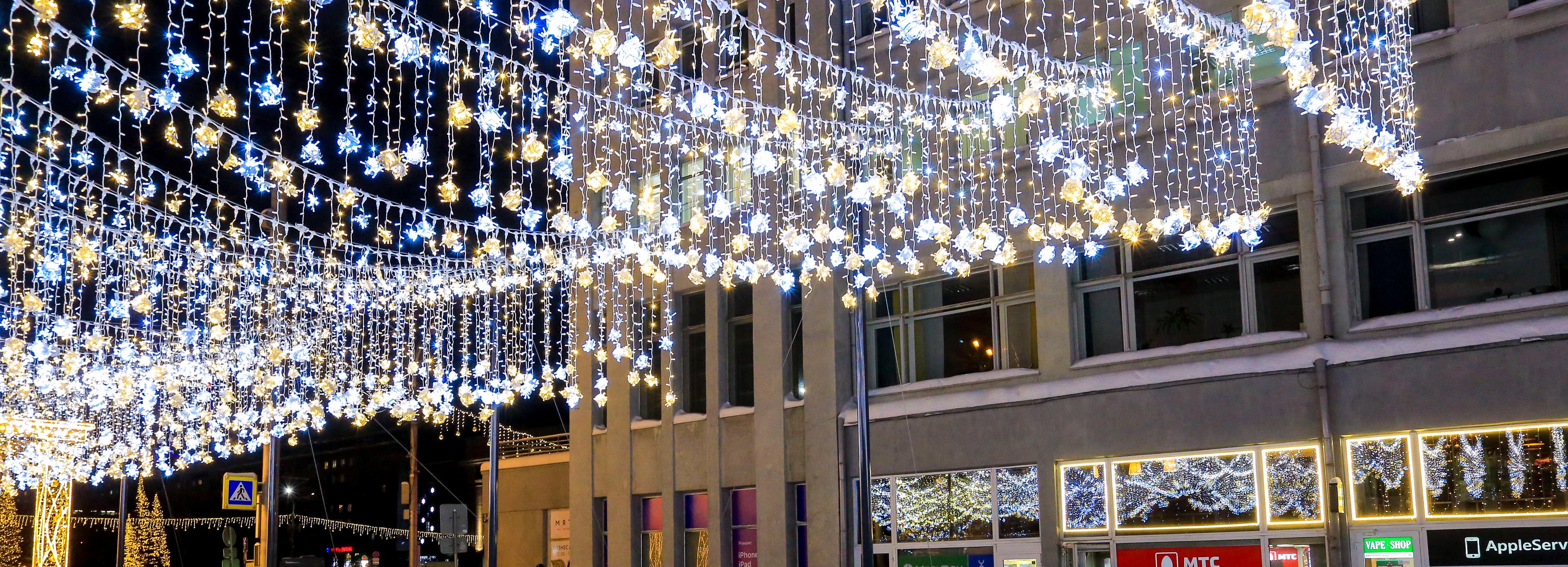 Новогоднюю иллюминацию в центре Новосибирска уберут к апрелю