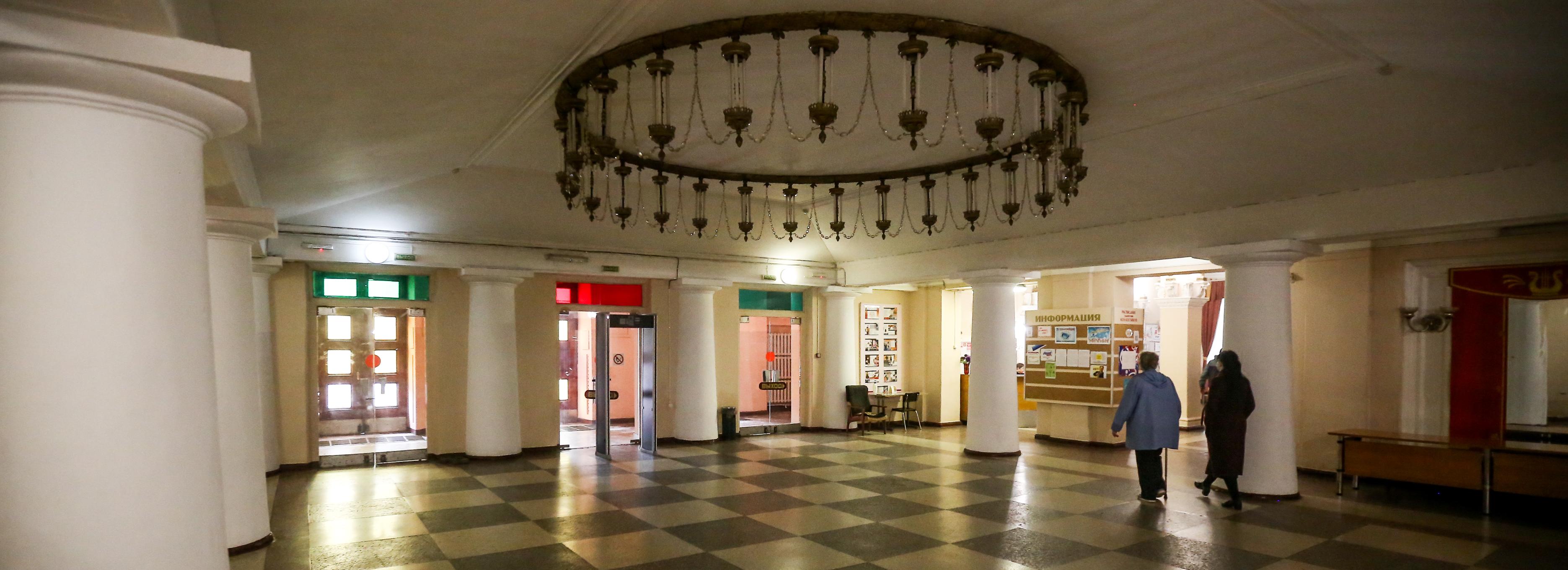 Если вы пропустили: Ленин в трюме, миграция птиц и пенсионерка на шесте