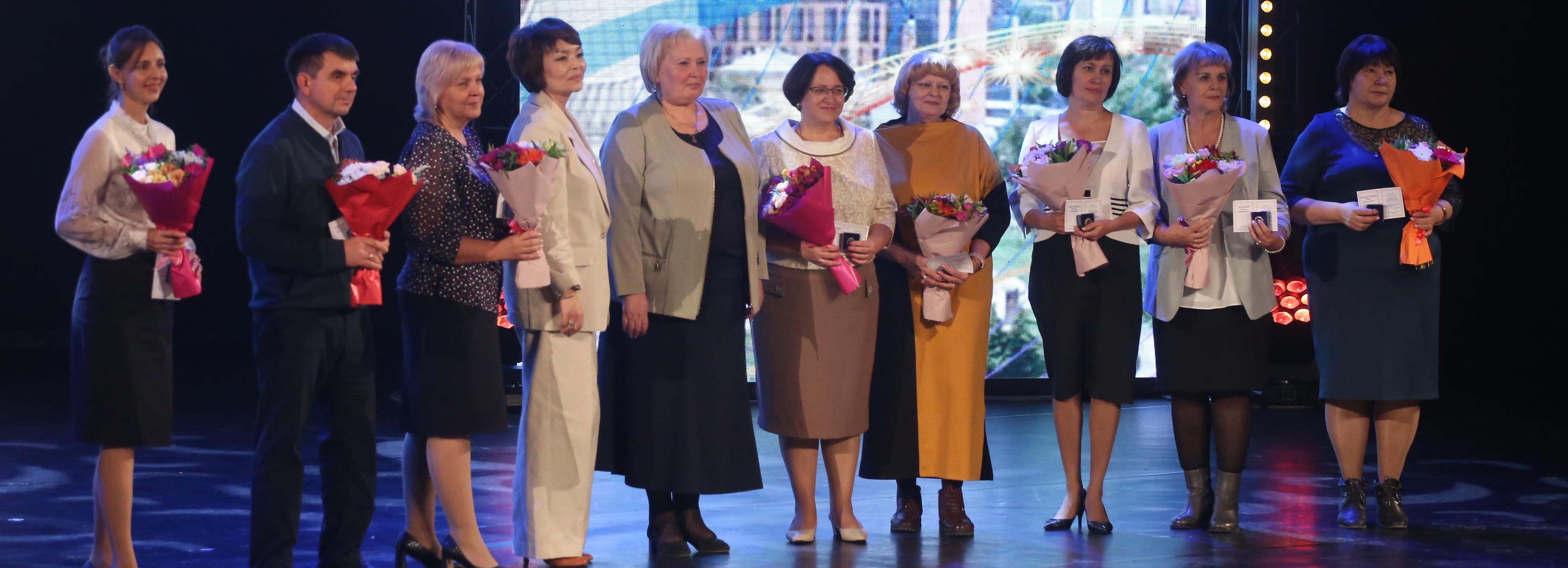 Лучших учителей и воспитателей наградила мэрия Новосибирска