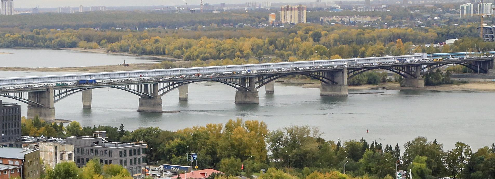 Спасателям удалось отговорить новосибирца от прыжка с моста