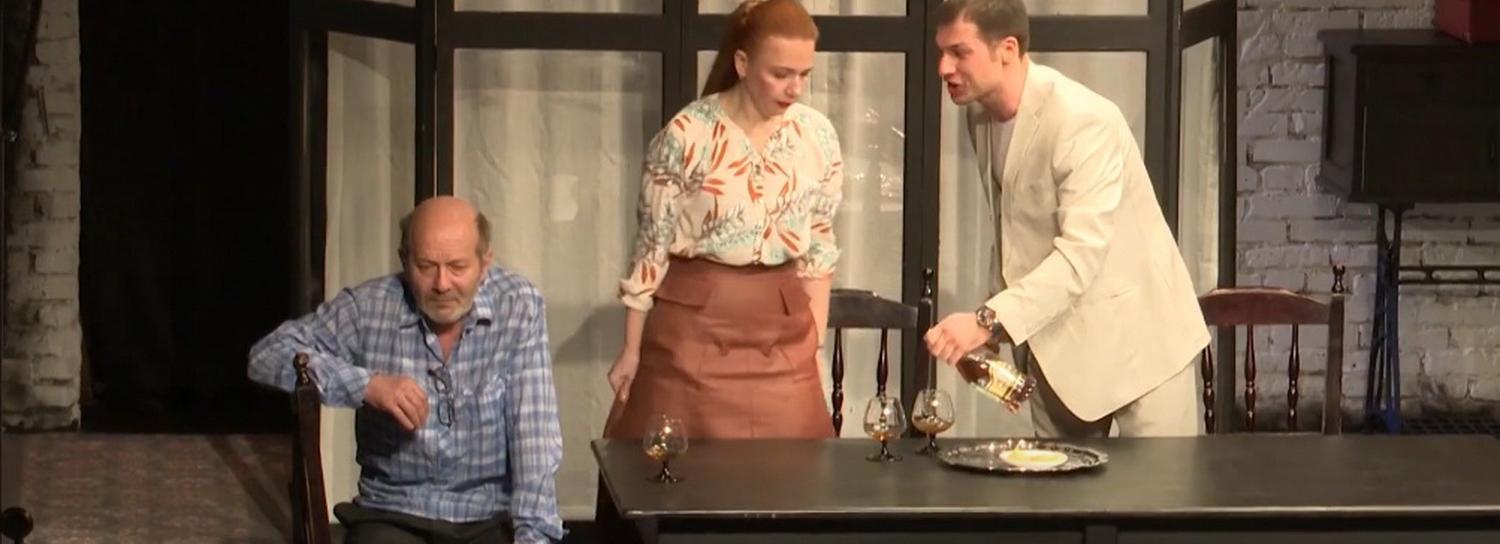 Винтажная комедия с тремя невестами вызвала овации в театре Афанасьева